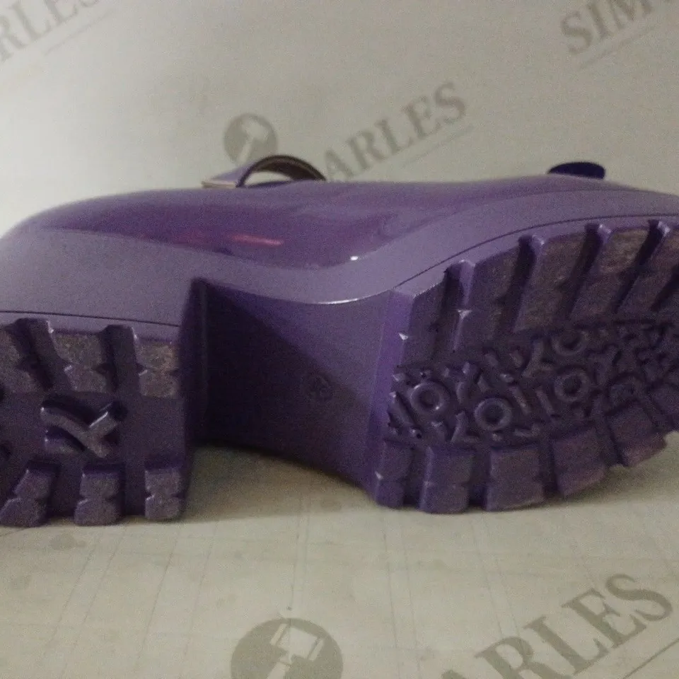 BOXED PAIR OF KOI TIRA MARY JANES 'TINKY WINKY EDITION' SIZE 6