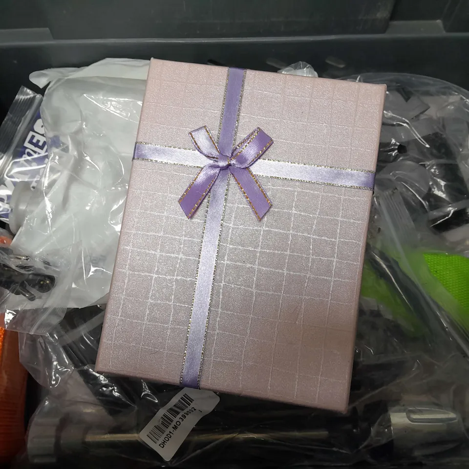 BOX OF APPROXIMATELY 14 ASSORTED ITEMS TO INCLUDE - DESK IT LAMINATING POUCHES , PAINT EDGE TRIMMER , NINJA OUTDOOR OVEN COVER ETC