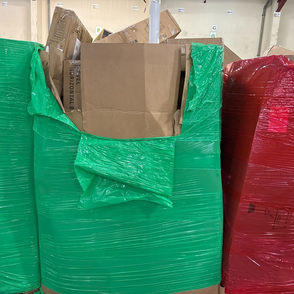 PALLET OF ASSORTED CONSUMER PRODUCTS TO INCLUDE: PLAYPEN, KIDS PLAY SET, ROLLER BLIND, PULL UP BAR, SMALL TENNIS RACKET SET