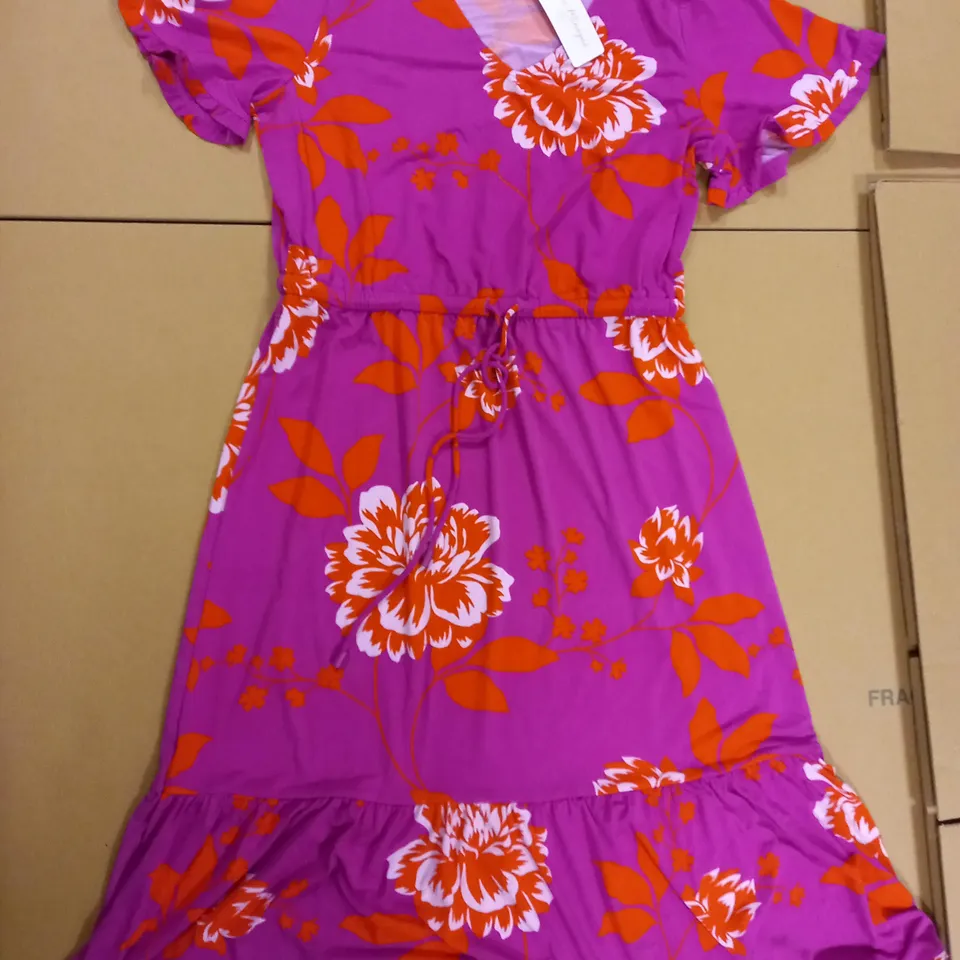 LOT OF APPROX 19 BRAND NEW DANNII MINGOUE MAGENTA FLORAL PRINT MID DRESS - SIZE 10