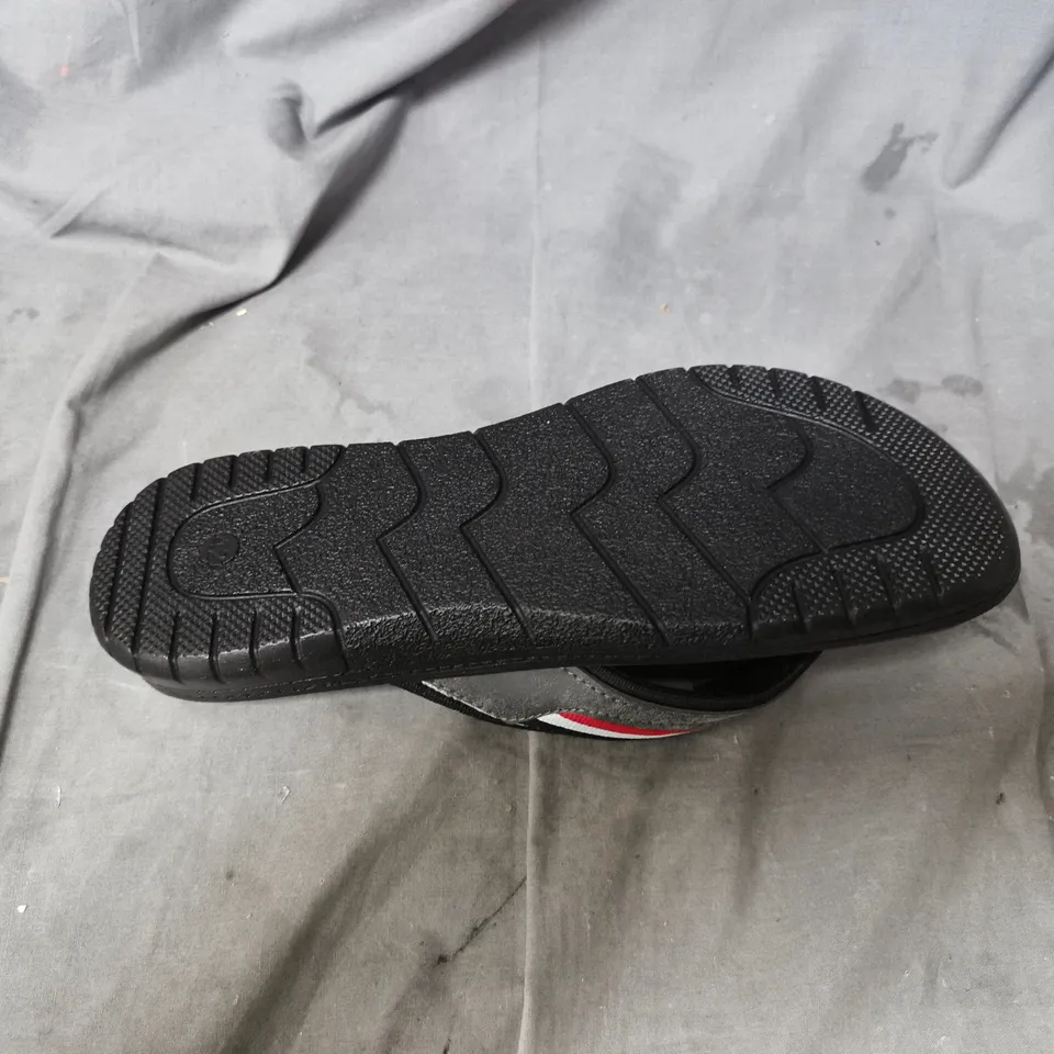 URBAN JACKS GREY FLIP FLOPS WITH RED, WHITE & NAVY STRAPS – MEN'S SANDALS EU SIZE 42