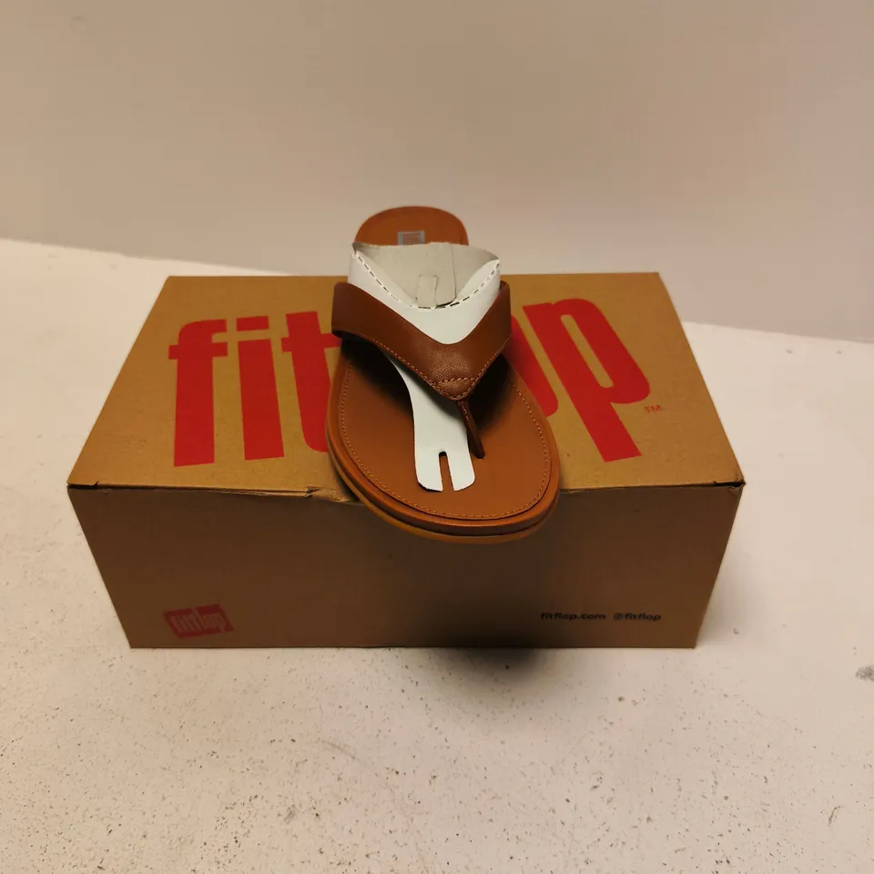 BOXED PAIR OF FITFLOP GRACIE LEATHER FLIP- FLOPS IN LIGHT TAN - UK 06