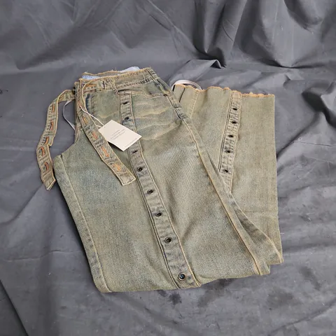 VERMAI JEANS IN ORANGE WASH DENIM SIZE M