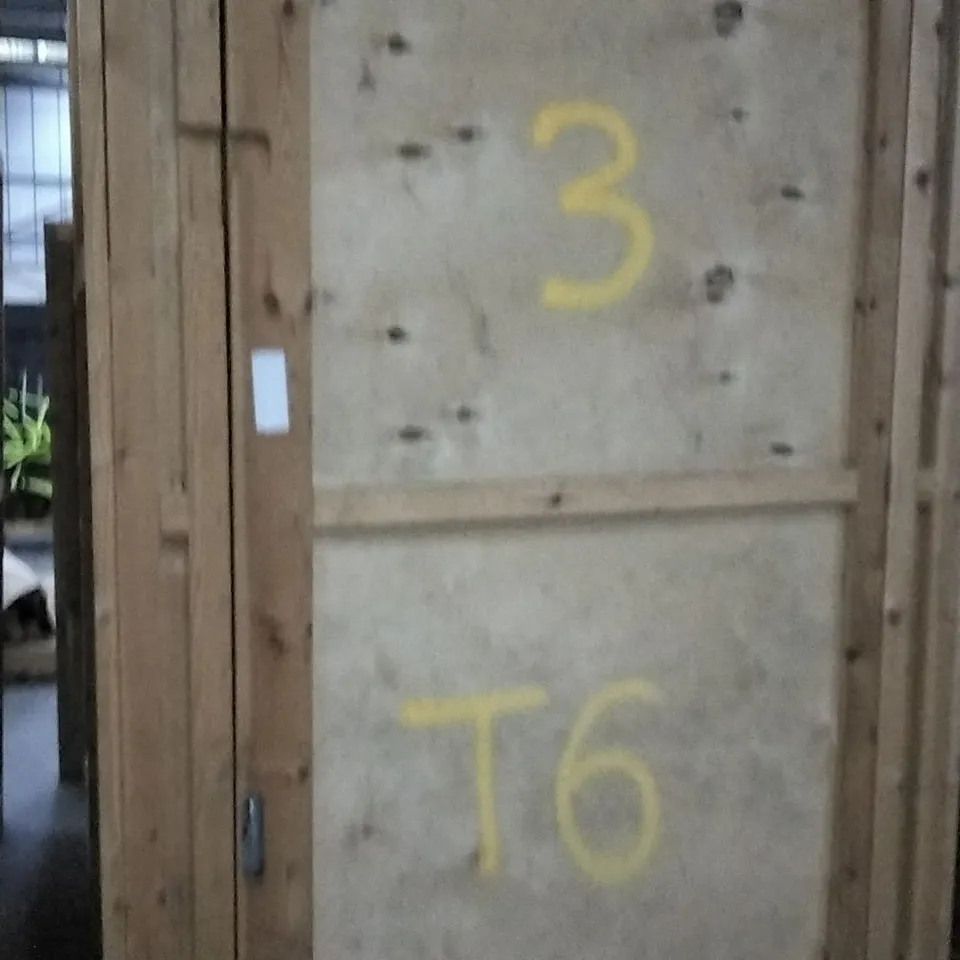 LARGE WOODEN PALLETISED SHIPPING CONTAINER WITH LOCKABLE DOOR APPROXIMATELY 200X 100 X 220CM