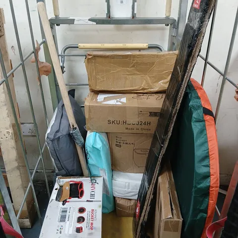 APPROXIMATELY 10 ASSORTED HOUSEHOLD PRODUCTS TO INCLUDE BUCKET MOP, PAINT SCRAPER, PILLOW ETC 