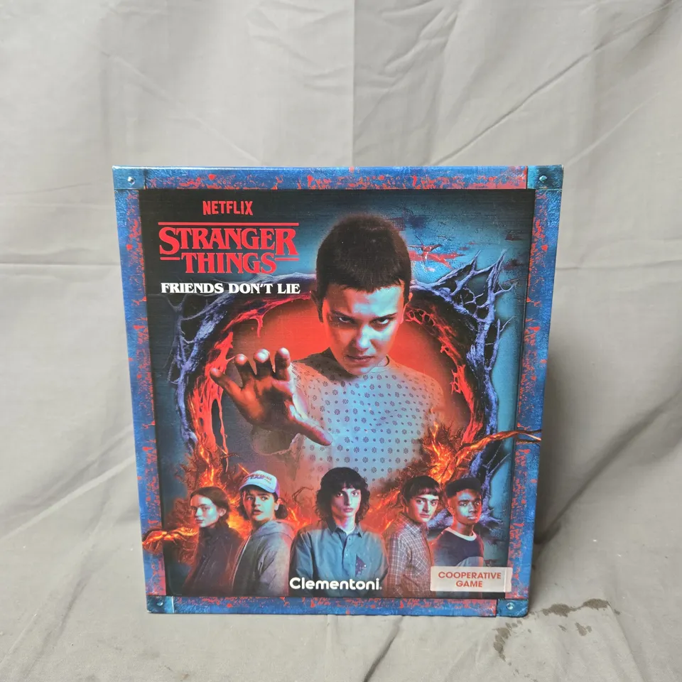 CLEMENTONI STRANGER THINGS - FRIENDS DON'T LIE 