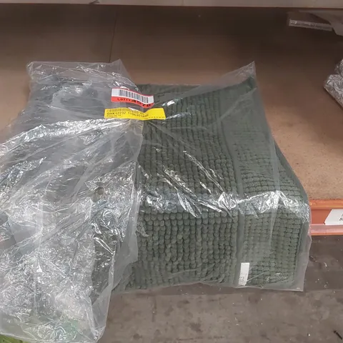 BAGGED BOBBLE BATH MAT