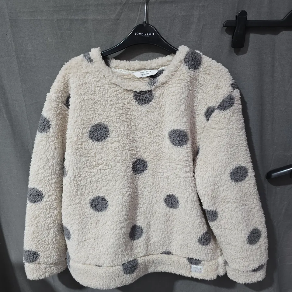 BOX OF APPROXIMATELY 25 CLOTHING ITEMS INCLUDING: BLUE JEANS, STRIPED SHIRT AND PINK POLKA DOT NIGHTWEAR