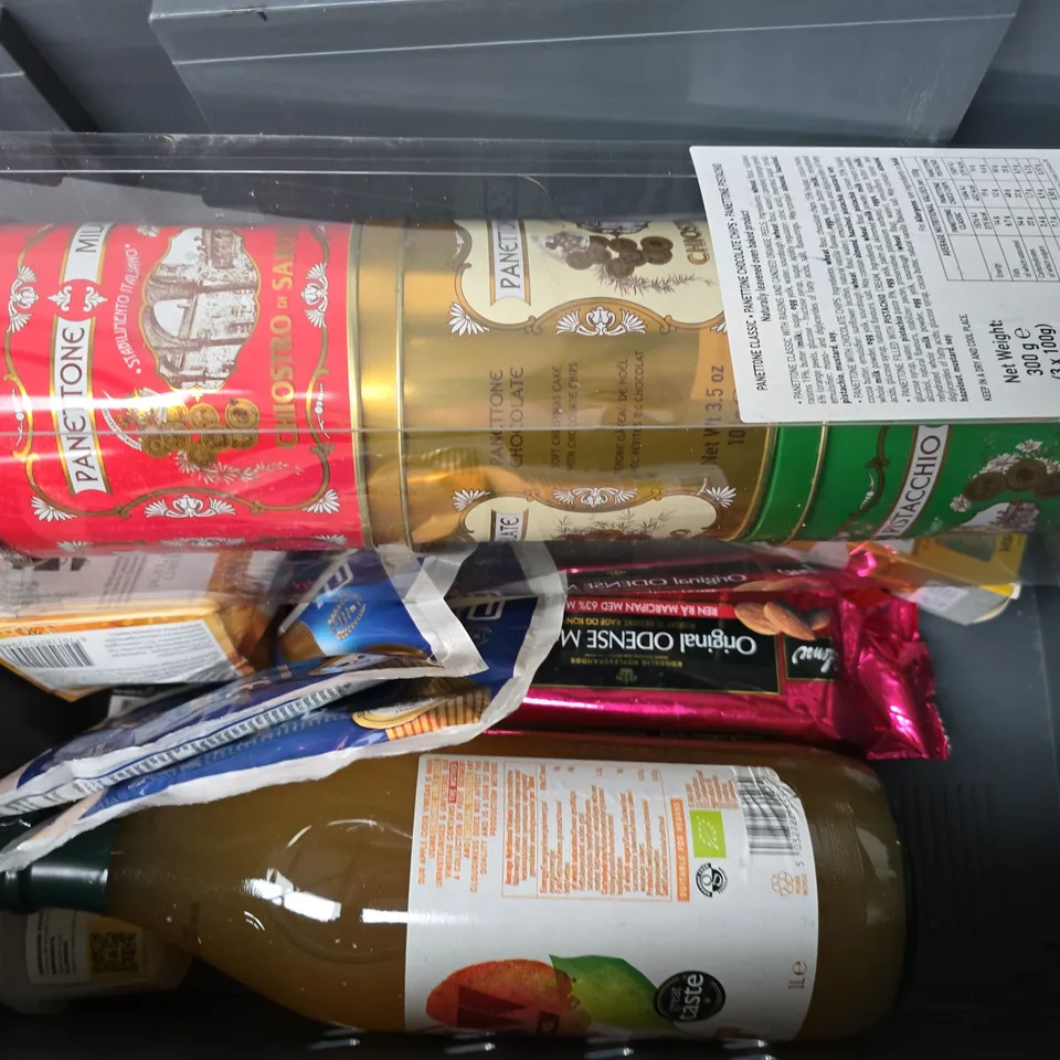 APPROXIMATELY 8 ASSORTED FOOD & DRINK ITEMS TO INCLUDE RAW APPLE CIDER VINEGAR, MARCIPAN, ORGANIC HERBAL TEA, ETC - COLLECTION ONLY