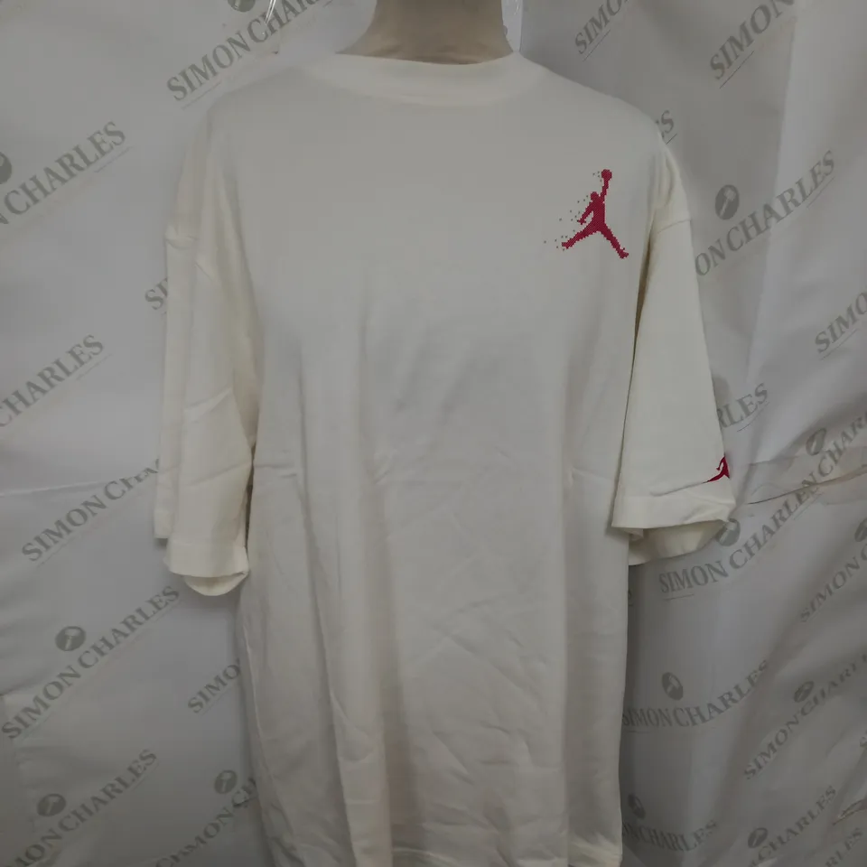 NIKEXJORDAN PRINTED TSHIRT IN CREAM AND RED SIZE L