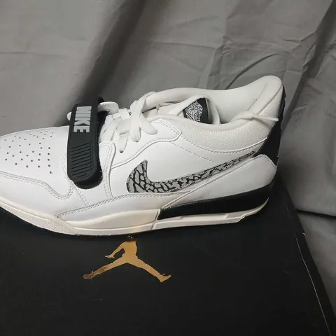 AIR JORDAN LEGACY 312 LOW SNEAKERS β WHITE/BLACK, UK7 (US8)
