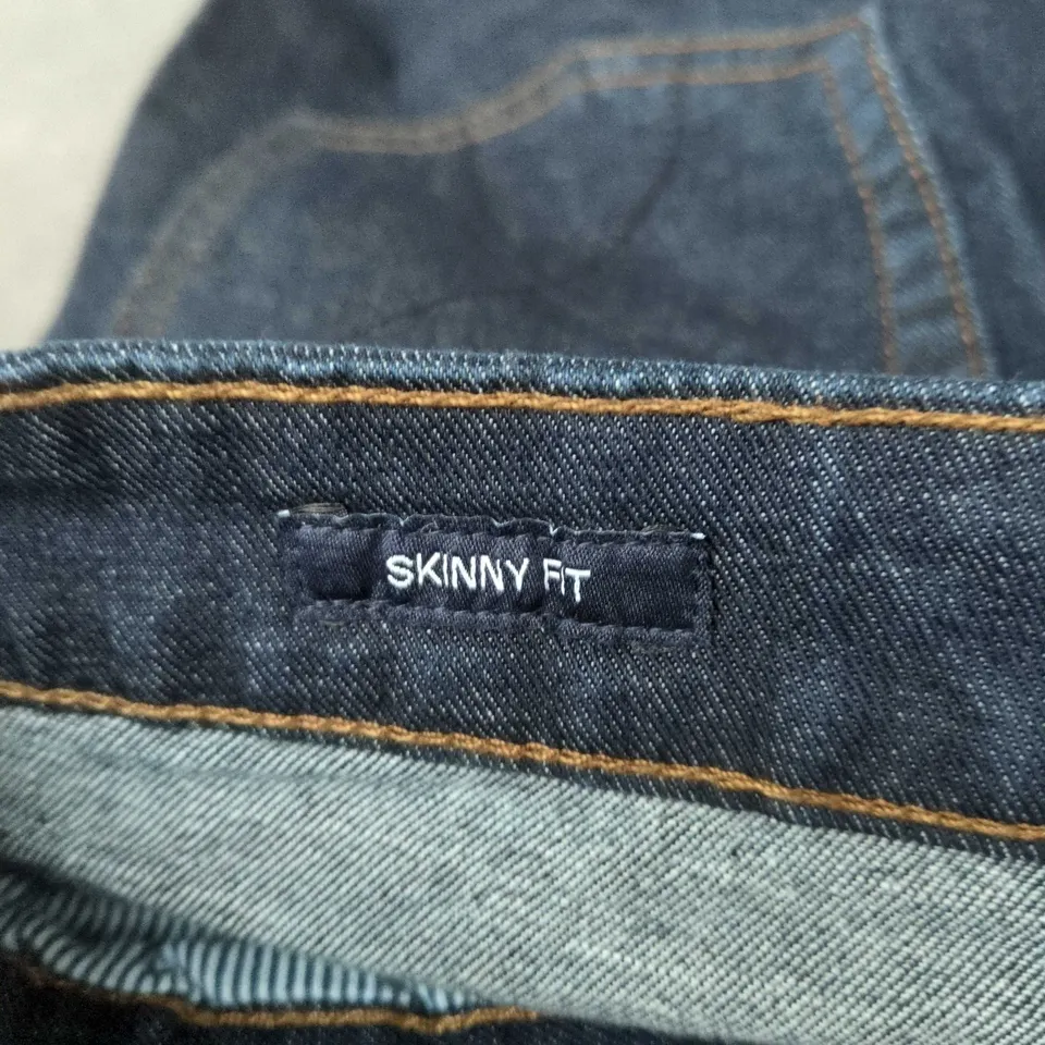 CREW CLOTHING COMPANY SKINNY FIT JEANS – DARK WASH DENIM, UK 10 SHORT (10S)