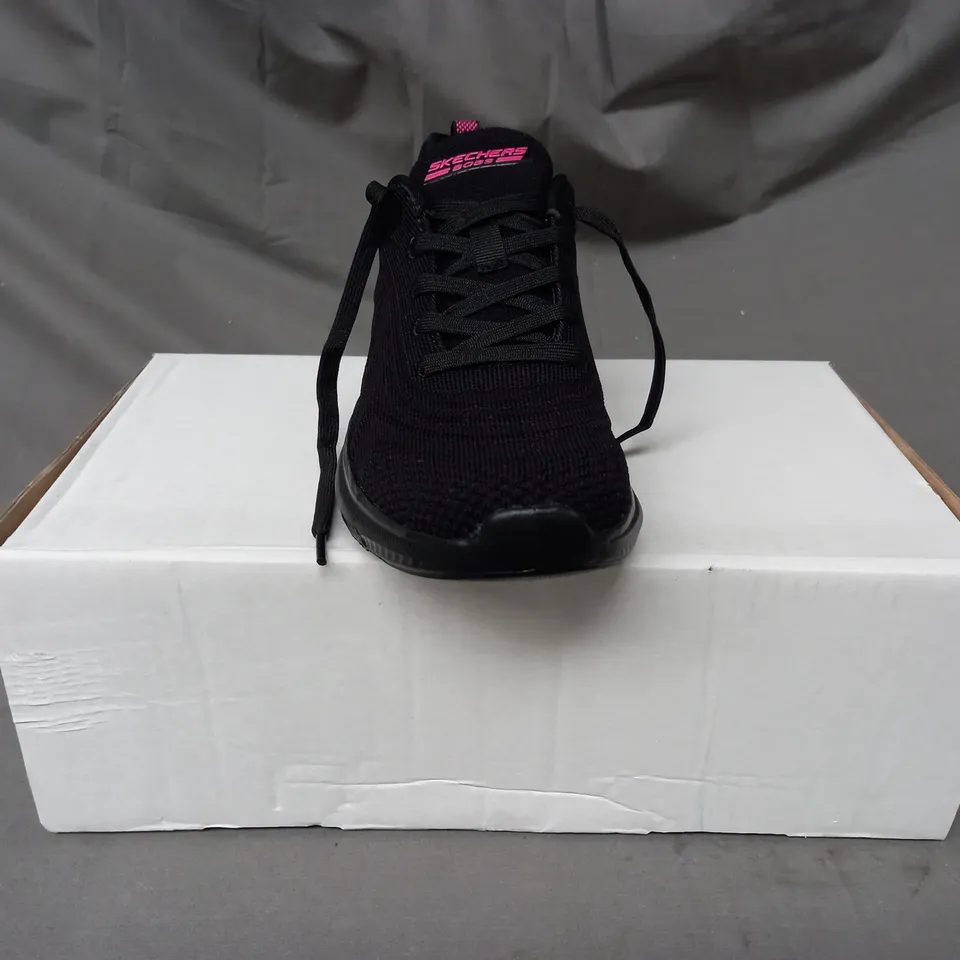 BOXED PAIR OF SKECHERS COOL OPTIC TRAINERS IN BLACK SIZE 4