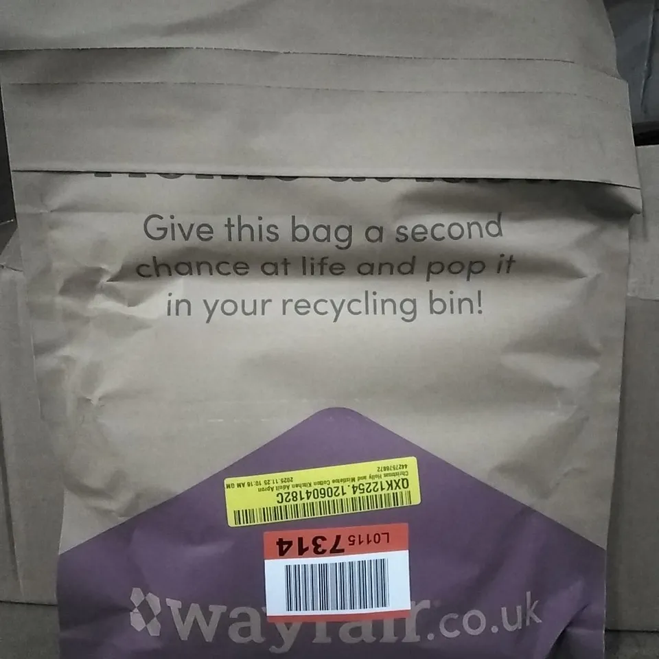 BAGGED CHRISTMAS HOLLY AND MISTLETOE COTTON KITCHEN ADULT APRON