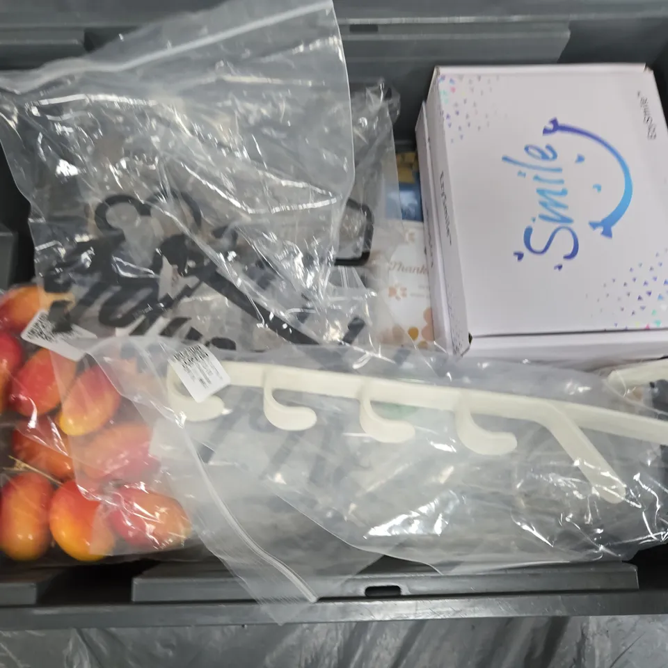 APPROXIMATELY 12 ASSORTED HOUSEHOLD ITEMS TO INCLUDE MOULD CLEANER, EZYSMILE DENTURES, RAINBOW SCRATCH NOTES, ETC