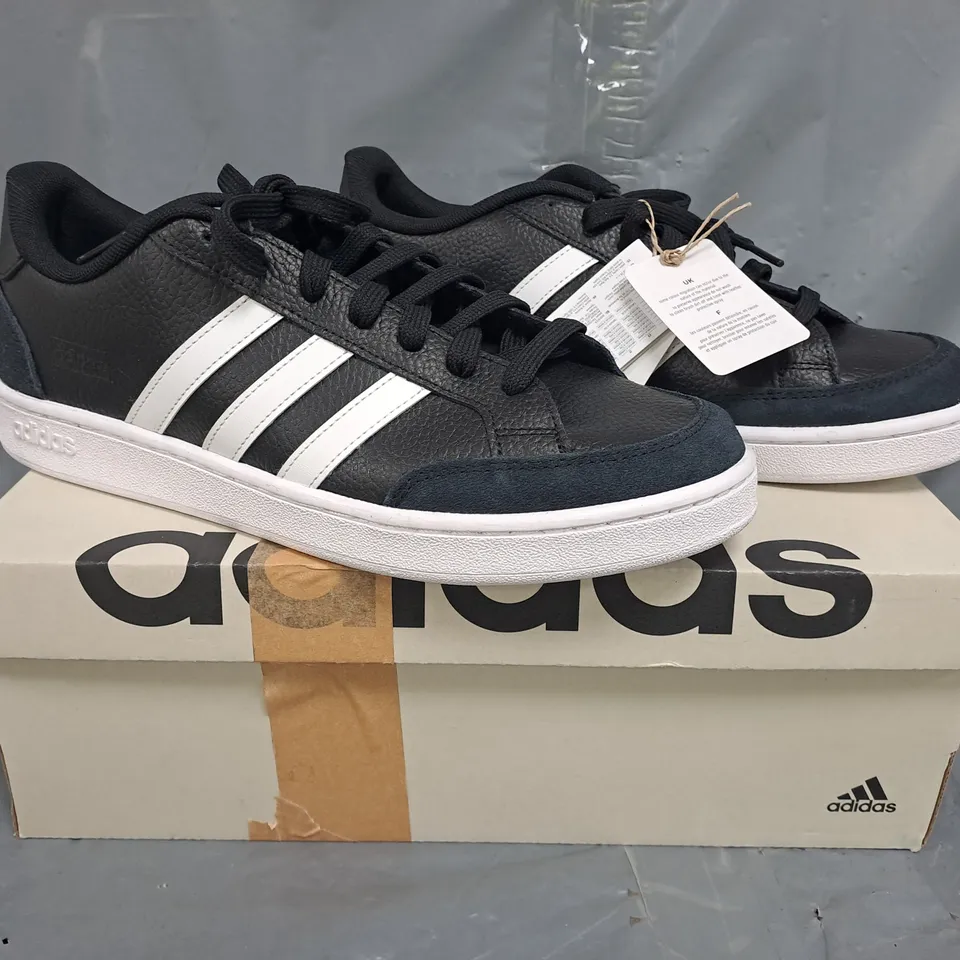 BOXED PAIR OF ADIDAS GRAND COURT SE SHOES IN BLACK/WHITE SIZE UK 11