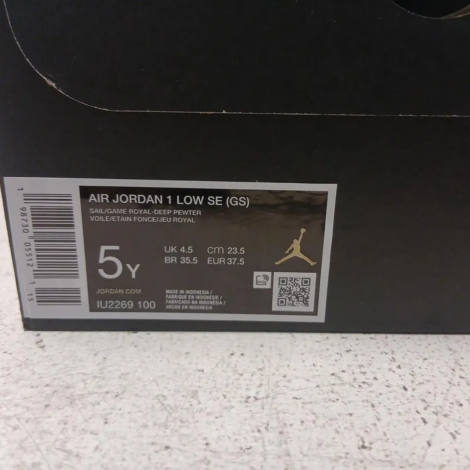 AIR JORDAN 1 LOW SE (GS) SNEAKERS – SAIL/ROYAL (UK 4.5)