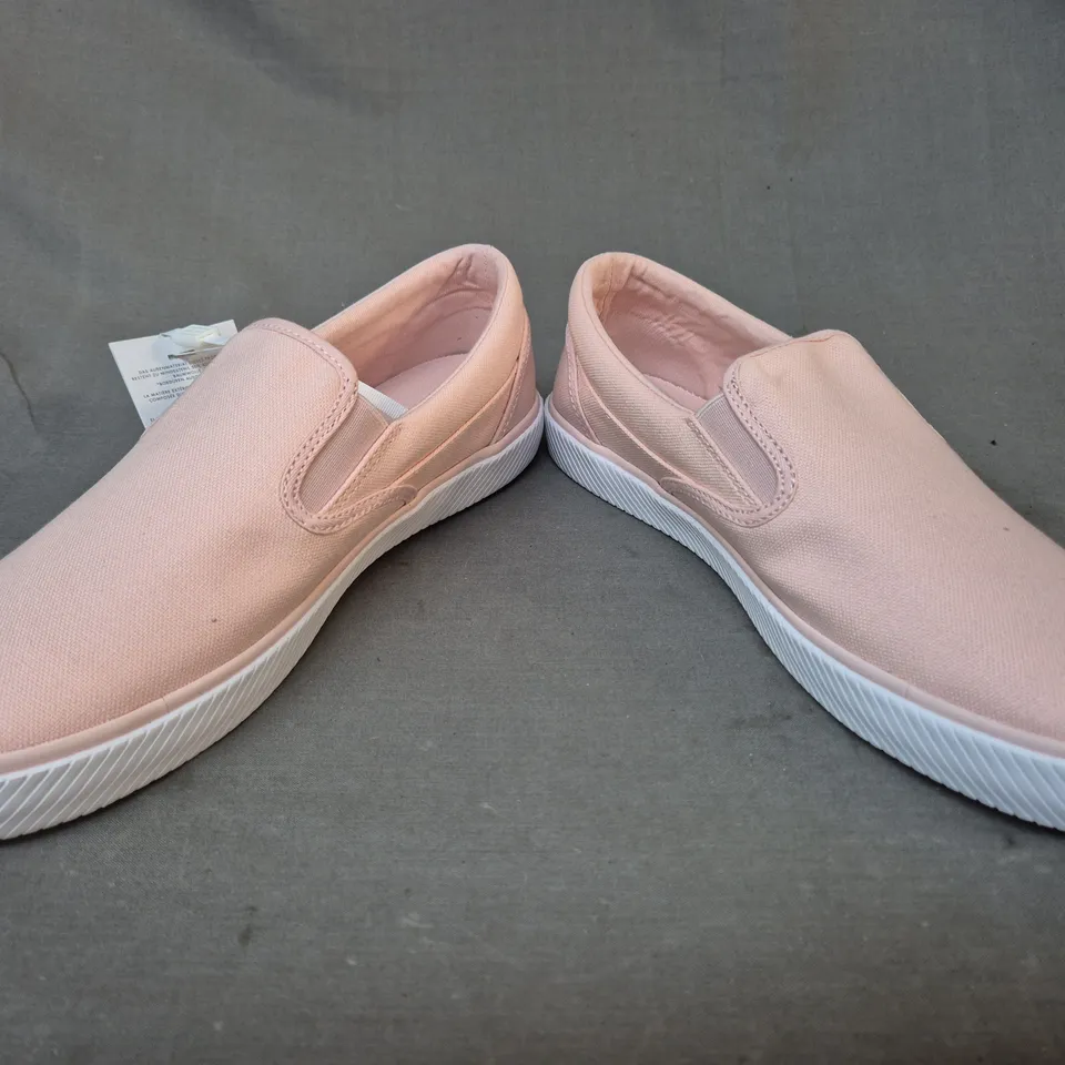 BOXED PAIR OF TOMMY HILFIGER VULC CANVAS SLIP-ON SNEAKERS IN PINK UK SIZE 5