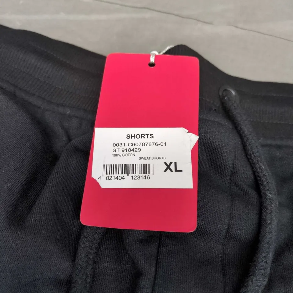 HUGO SWEAT SHORTS IN BACK UK SIZE XL