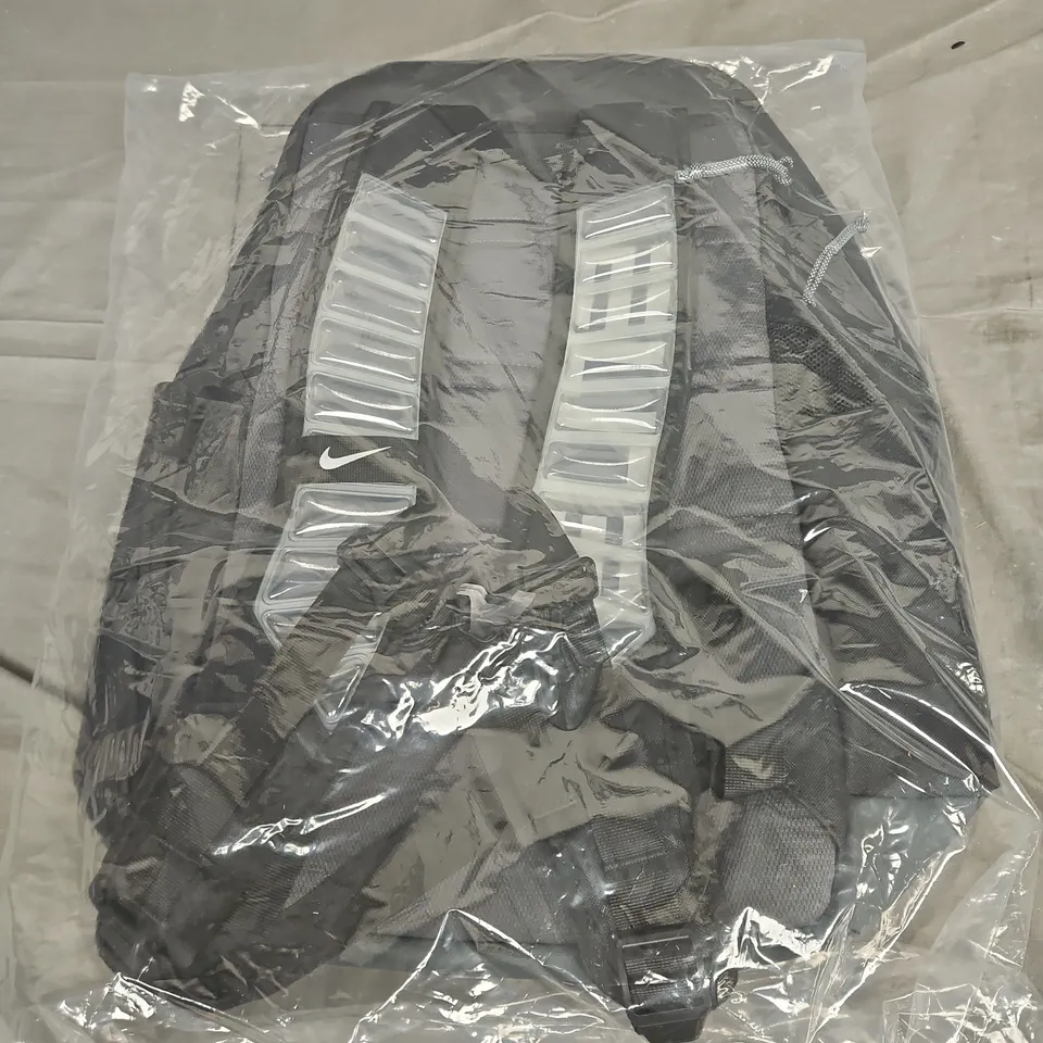 BAGGED NIKE 32L BACKPACK IN BLACK 
