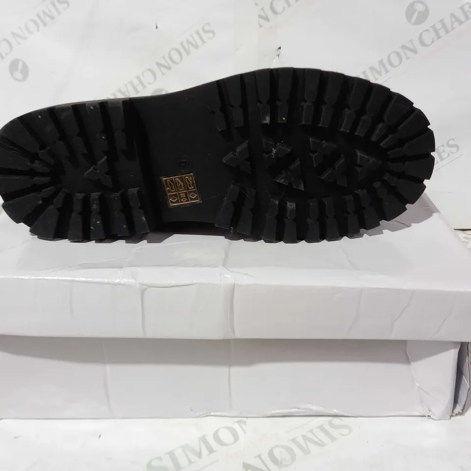 BOXED PAIR OF AJVOYAGE ZIP UP ANKLE BOOTS IN BLACK UK SIZE 6