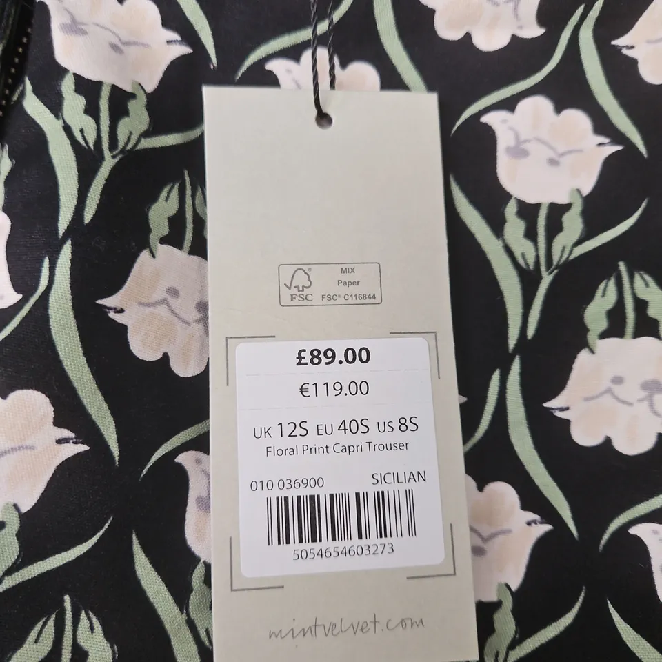 MINT VELVET BLACK FLORAL PRINT CAPRI TROUSERS – UK 12S (EU 40S, US 8S)