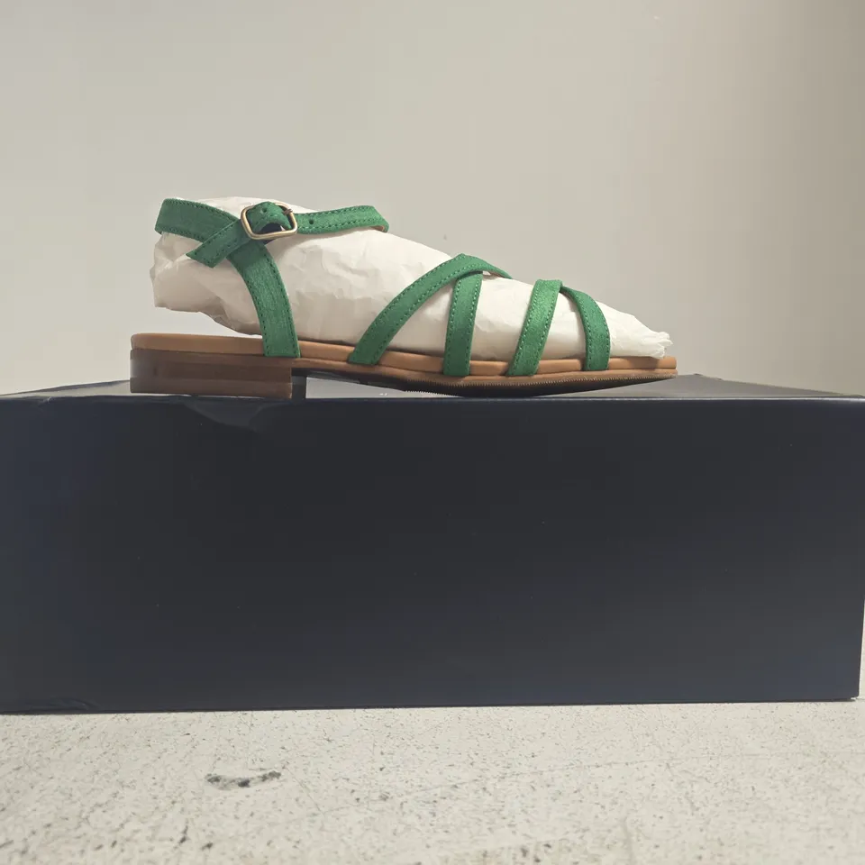 BOXED PAIR OF FAIRFAX & FAVOR WOMENS ST IVES SANDALS IN CLOVER GREEN SUEDE SIZE UK 4