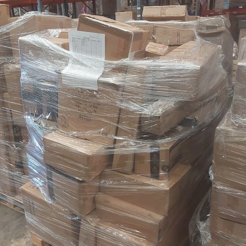 PALLET CONTAINING A LARGE QUANTITY OF ASSORTED LIGHTING PRODUCTS