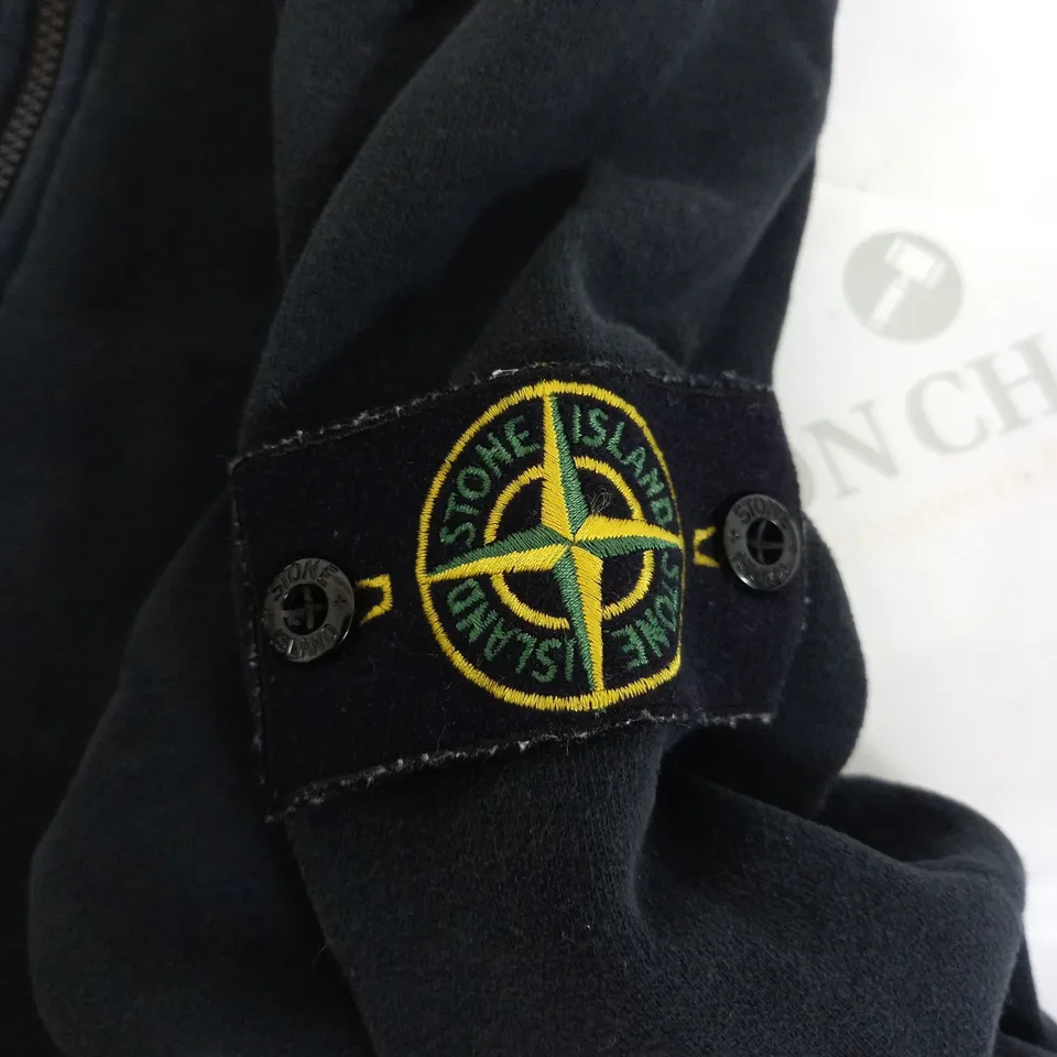 STONE ISLAND QUARTER ZIP FLEECE IN BLACK - LARGE
