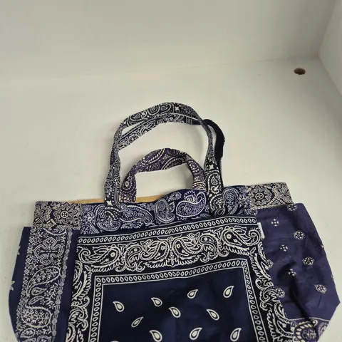 PATINA TOTE BAG – BLUE & WHITE PAISLEY PRINT