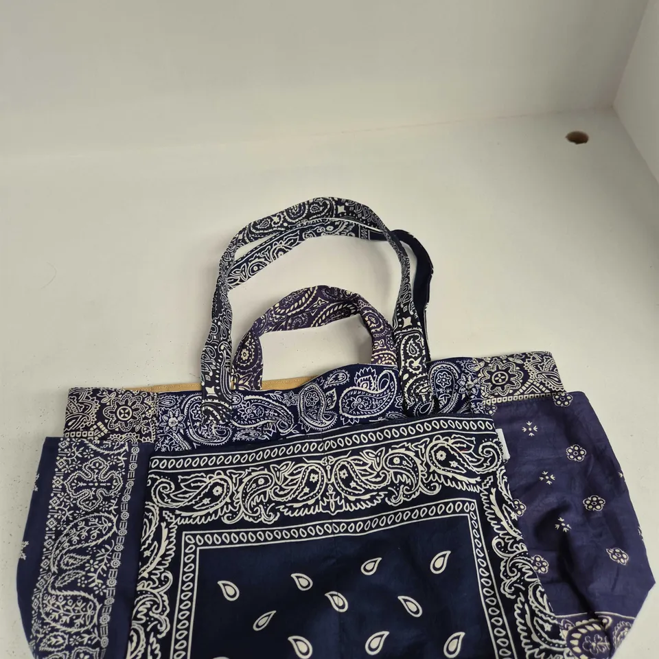PATINA TOTE BAG – BLUE & WHITE PAISLEY PRINT
