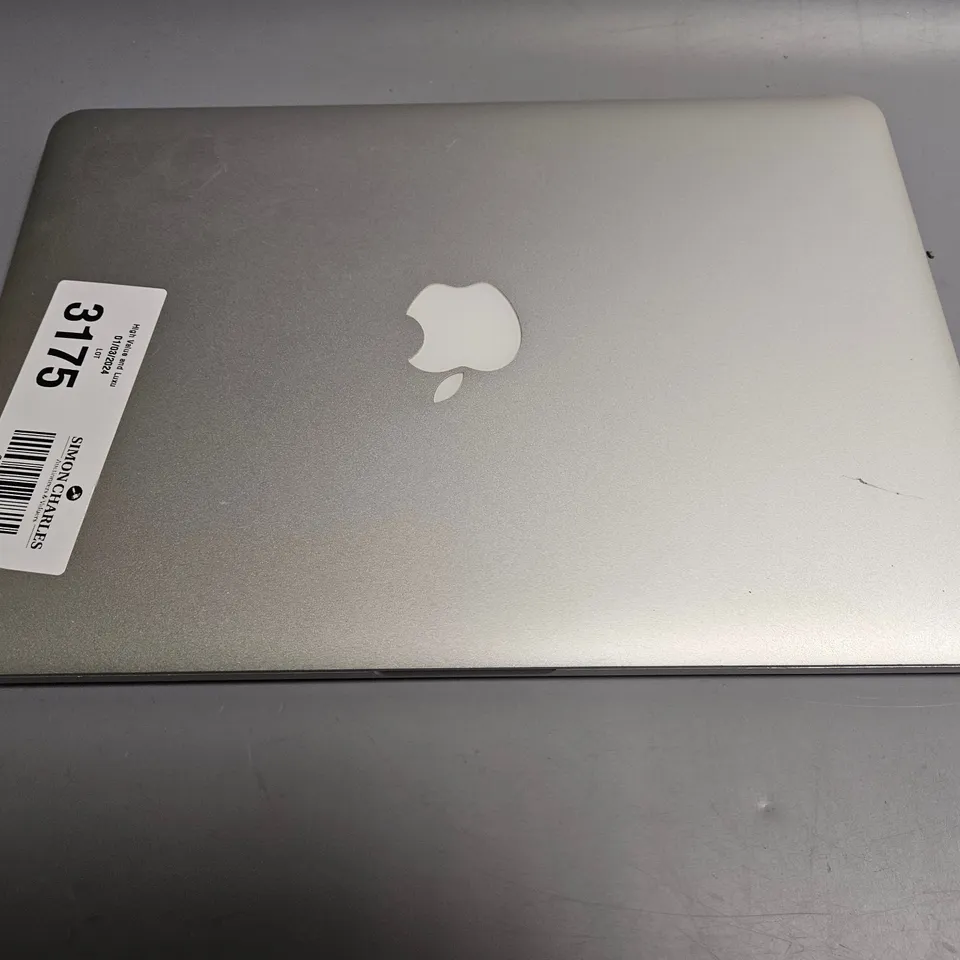 APPLE MACBOOK - A1502