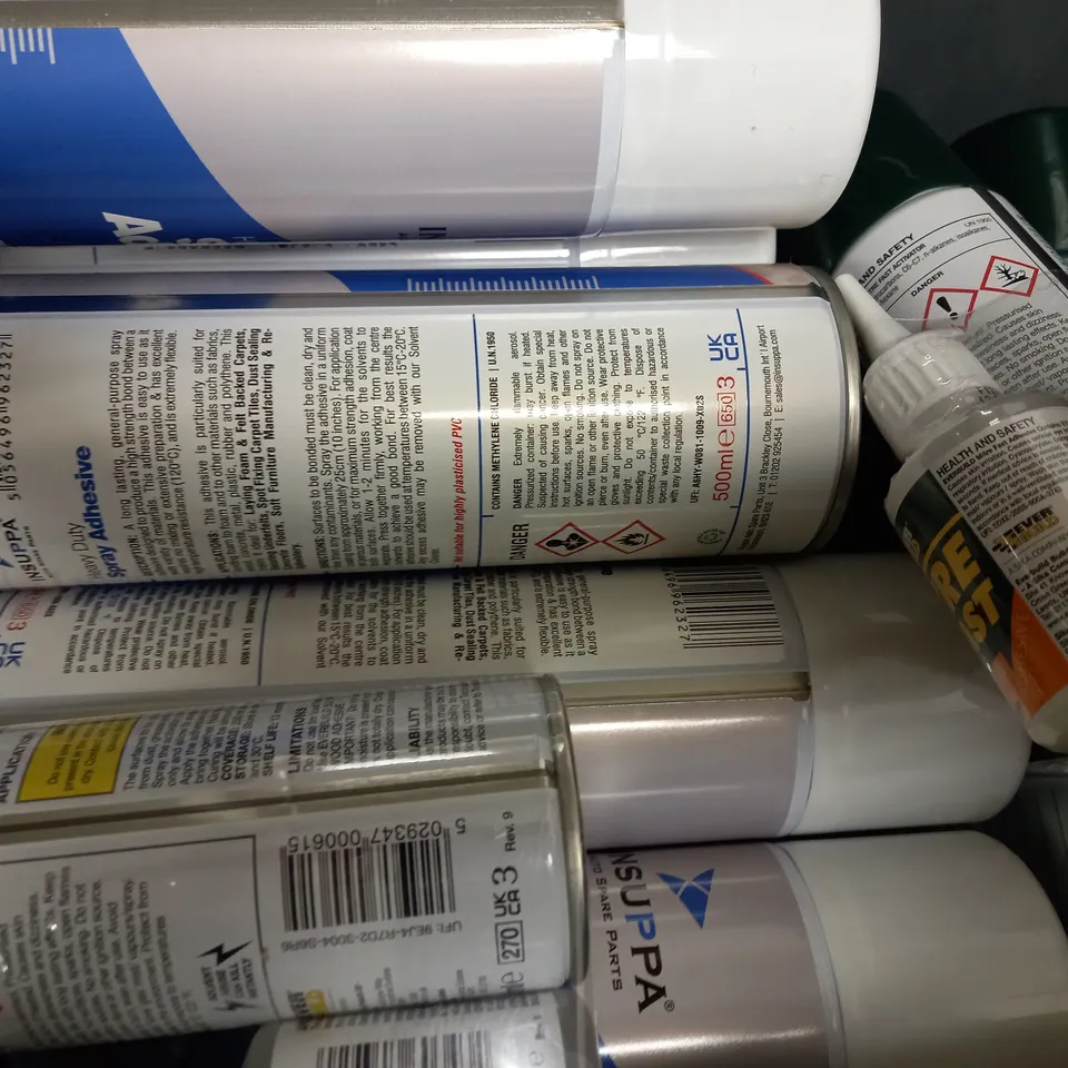 BOX OF APPROX 12 ASSORTED AEROSOLS TO INCLUDE GLASS FROSTING SPRAY, INSUPPA HEAVY DUTY SPRAY ADHESIVE, NEON BLUE SPRAY PAINT, ETC