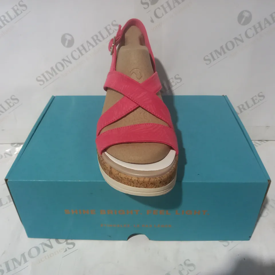 BOXED PAIR OF BZEES OPEN TOE WEDGE SANDALS IN PINK SIZE 7