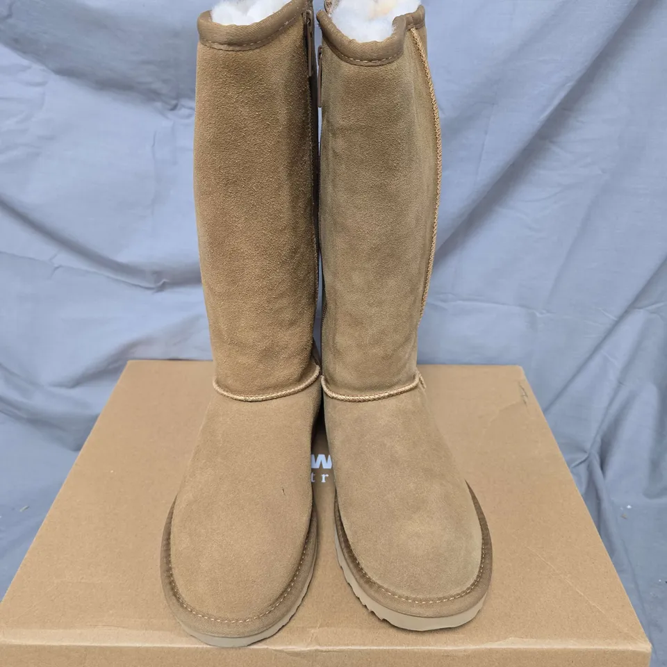 BOXED PAIR OF AUS WOOLI NEWTON BOOTS IN CHESTNUT - UK 6