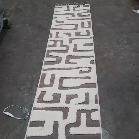 QUALITY DESIGNER AREA RUG - APPROXIMATELY 250X60CM