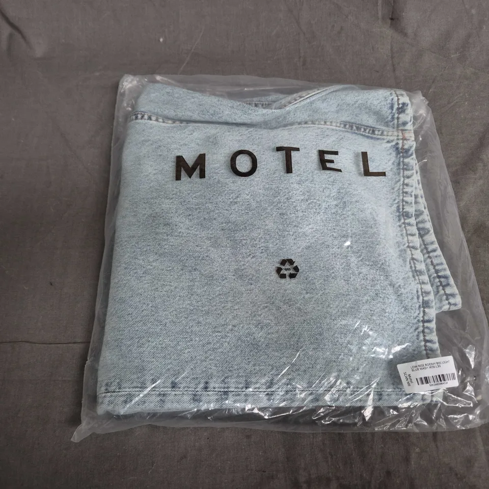 BAGGED MOTEL LOW RISE ROOMY JEANS – LIGHT BLUE WASH, W30 L30 (UK 10)