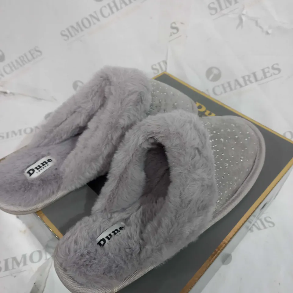  BOXED DUNE GREY SYNTHETIC STAR HOTFIX SLIPPERS SIZE 8