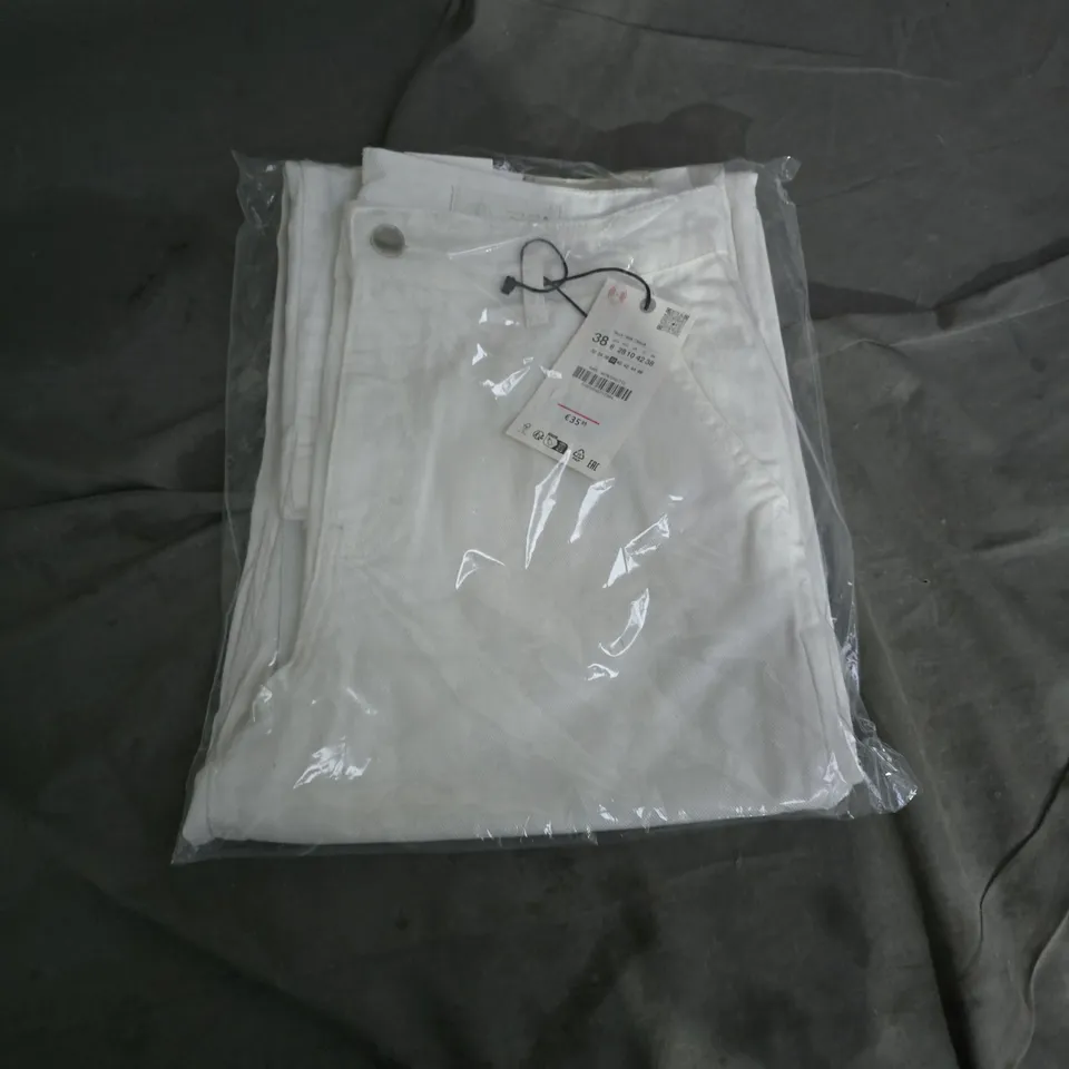 ZARA WHITE DENIM JEANS FOR WOMEN – EU 38 / US 8 (INSEAM 28)