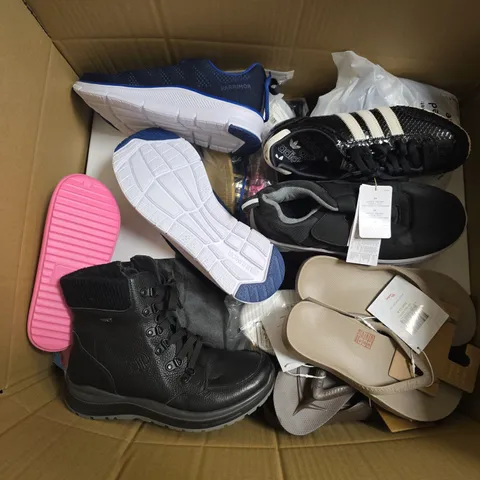 LARGE BOX OF APPROXIMATELY 10 ASSORTED BOXED AND UNBOXED SHOES TO INCLUDE BOOTS AND SANDALS ETC.