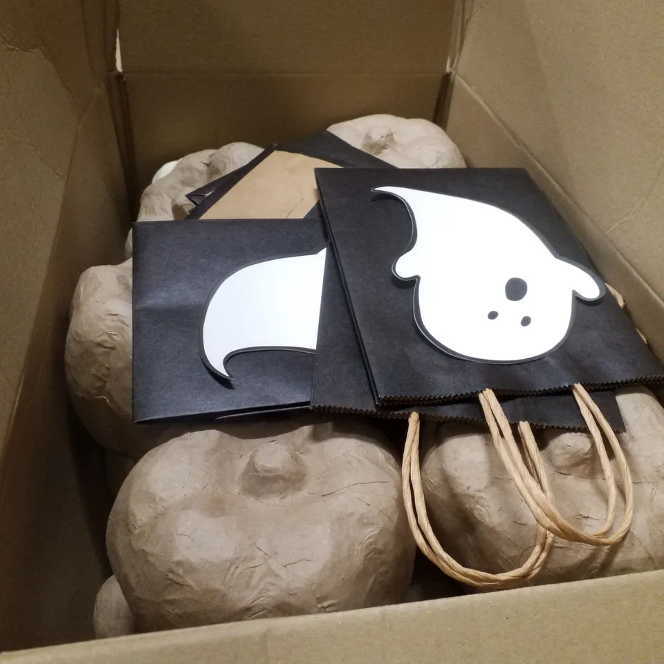PALLET CONTAINING ASSORTED HALLOWEEN DECORATIONS INCLUDING WIRE EDGE RIBBONS, SILICONE MOULDS, PAPER BAGS, PAPER MACHE PUMPKINS & DISCO PUMPKINS