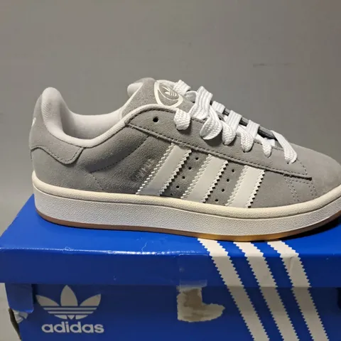 BOXED ADIDAS ORIGINALS JUNIOR CAMPUS 00S TRAINER - GREY - SIZE 5