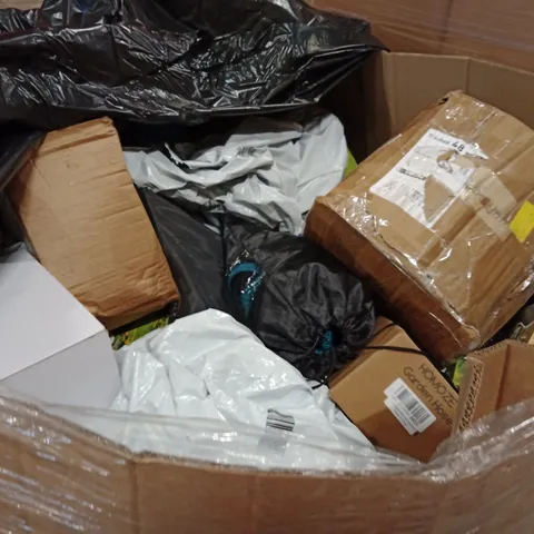 PALLET CONTAINING A LARGE QUANTITY OF HOSES