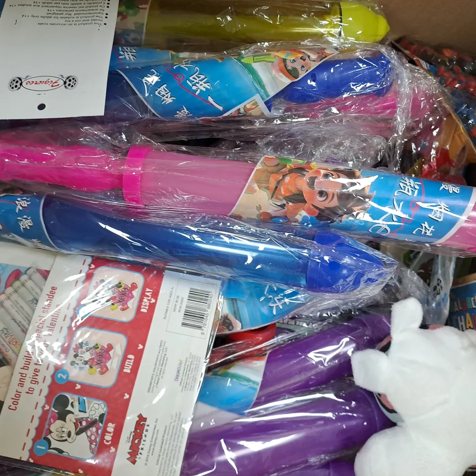 BOX OF APPROXIMATELY 20 ASSORTED TOYS AND GAMES TO INCLUDE CROCHET KIT, ART KIT, ETC - COLLECTION ONLY