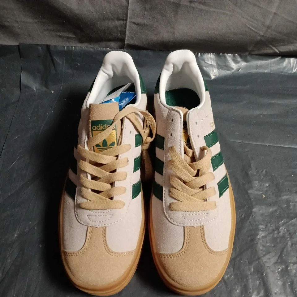 UNBOXED PAIR OF ADIDAS TRAINERSA - UK SIZE 6.5