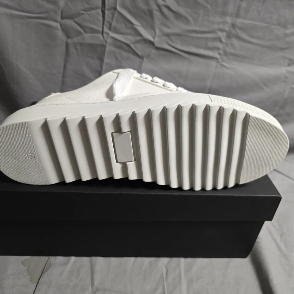BOXED PAIR OF NUMERIS WHITE LEATHER TRAINERS - SIZE 45