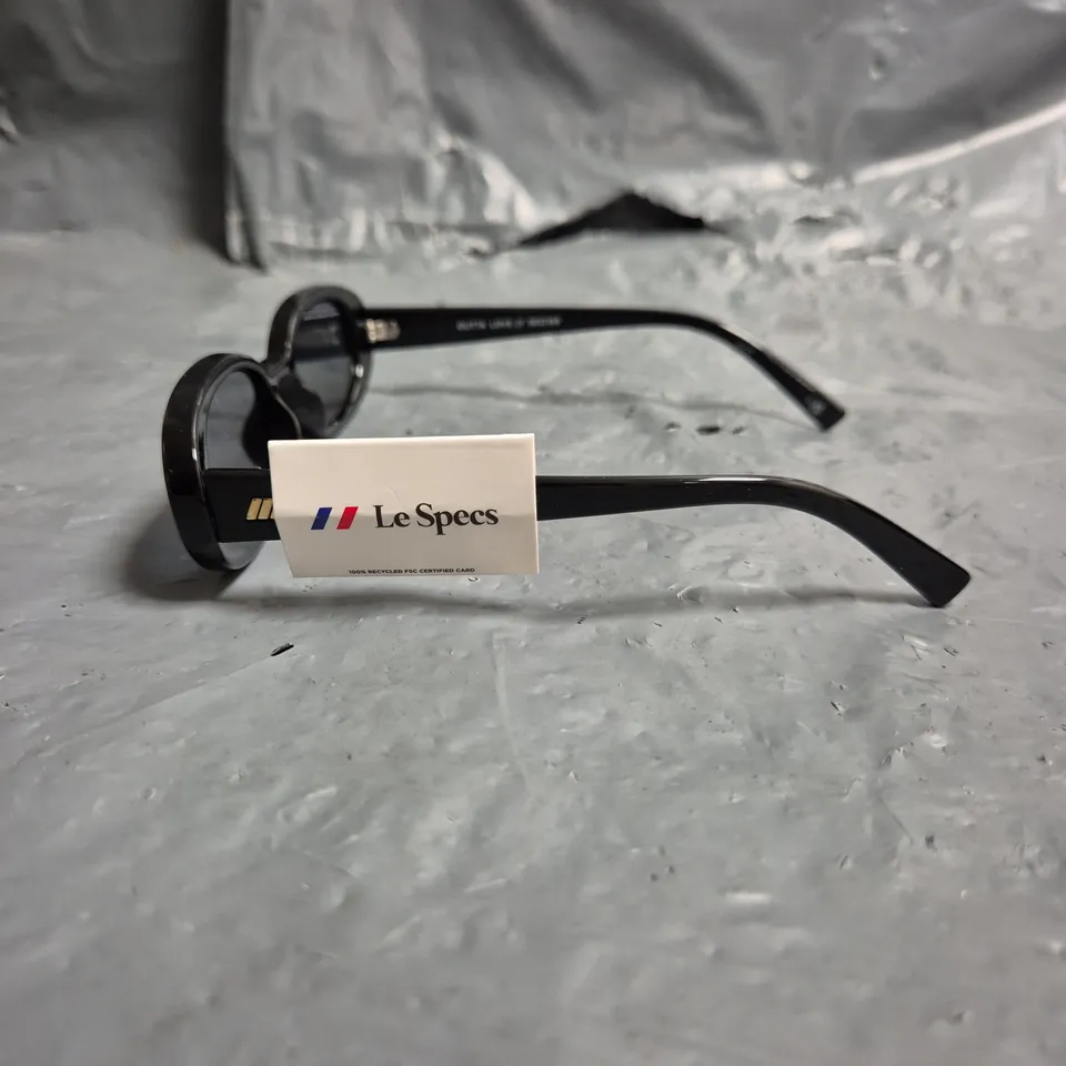 LR SPECS OUTTA LOVE SUNGLASSES - BLACK