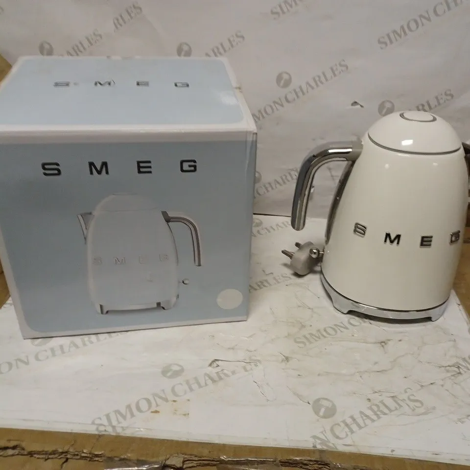 SMEG TOASTER - WHITE RRP £129.99