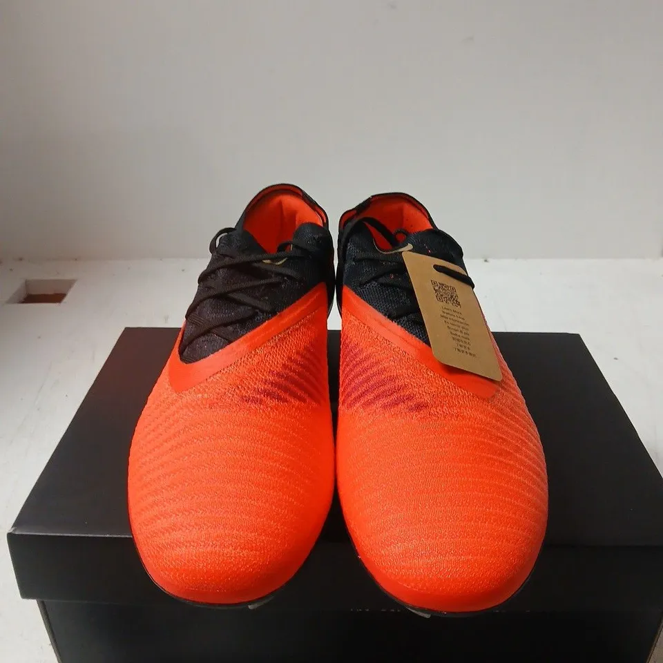 BOXED PAIR OF NIKE PHANTOM 6 LOW ELITE SG-PRO FOOTBALL BOOTS – UK 10 
