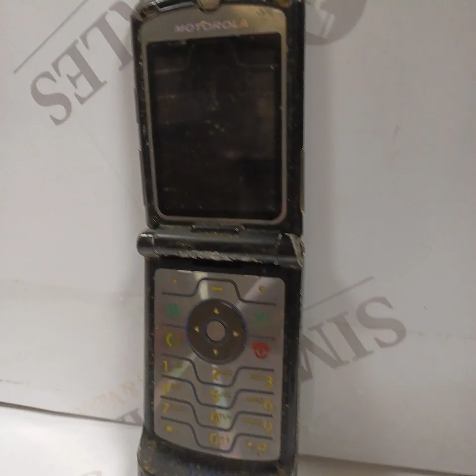 MOTOROLA RAZOR FLIP MOBILE PHONE 